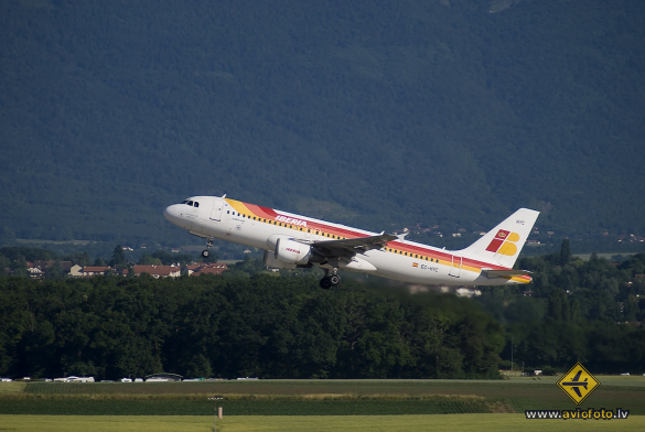Airbus A320-214