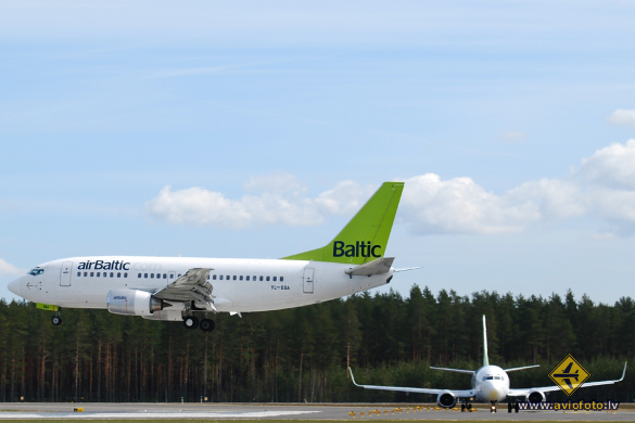 Boeing 737-505