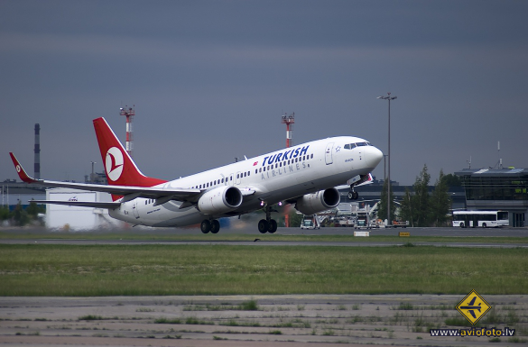 Boeing 737-8F2