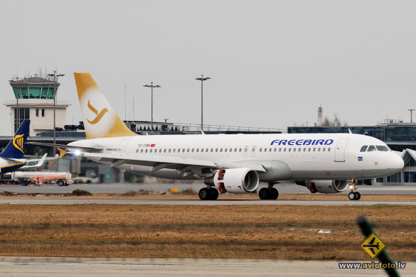 Airbus A320-214