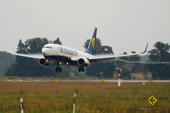Boeing 737-8AS