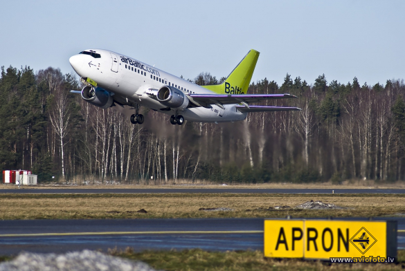 Boeing 737-548