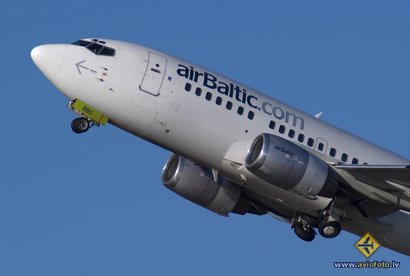 Boeing 737-548