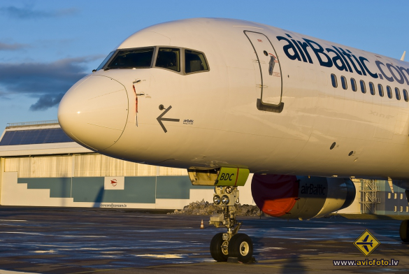 Boeing 757-256
