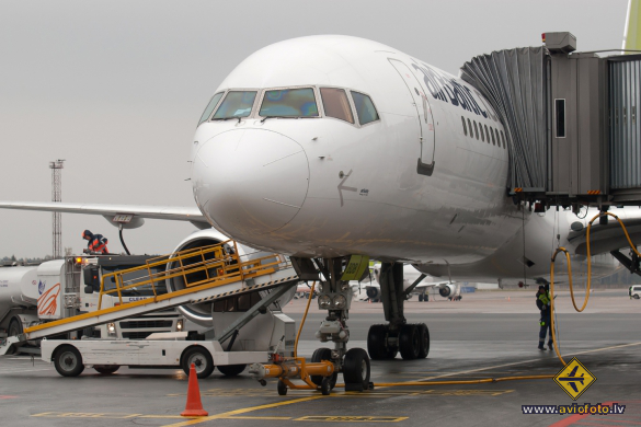 Boeing 757-256
