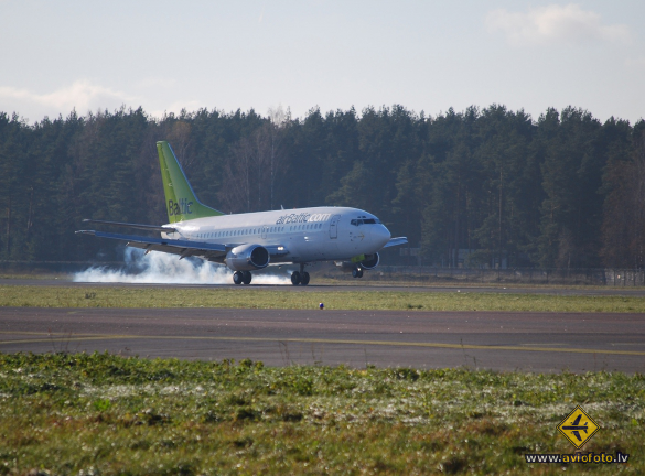 Boeing 737-505