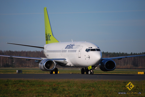 Boeing 737-505