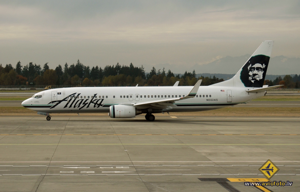 Boeing 737-890