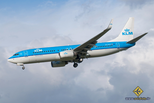 Boeing 737-8K2