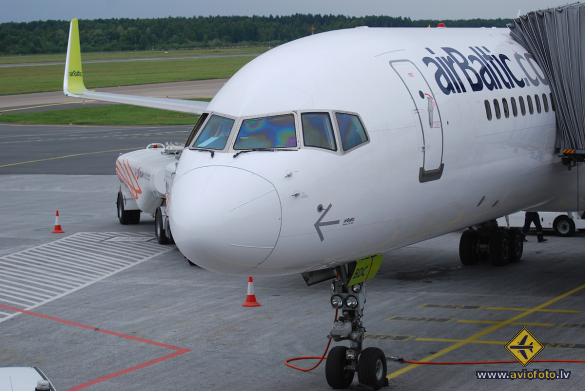 Boeing 757-256