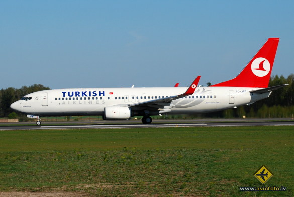 Boeing 737-8F2