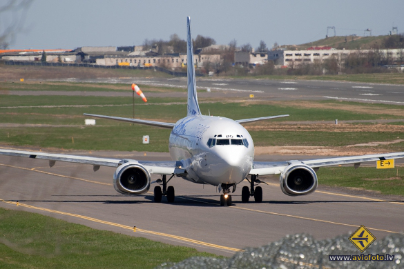 Boeing 737-505