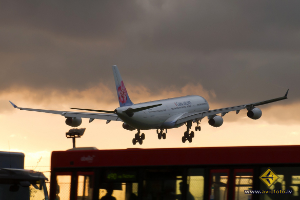 Airbus A340-313X