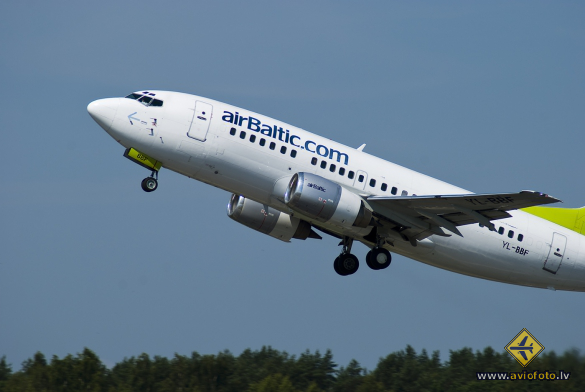 Boeing 737-548