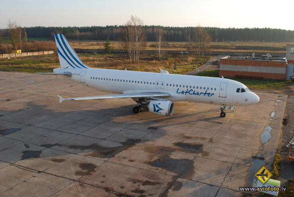Airbus A320-211