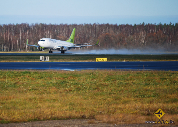 Boeing 737-33V