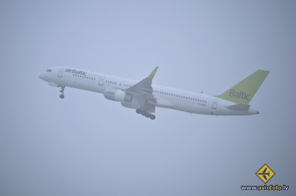 Boeing 757-256