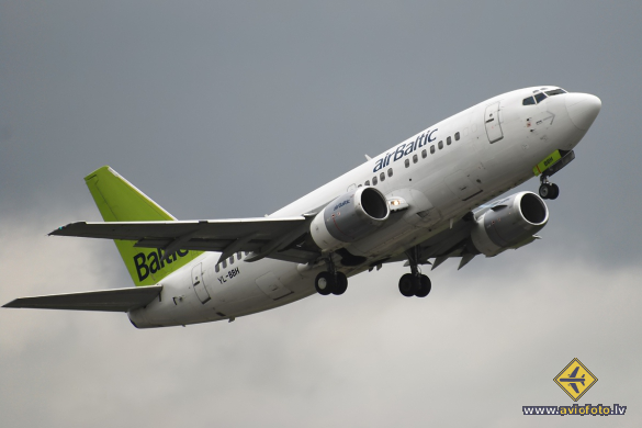 Boeing 737-548