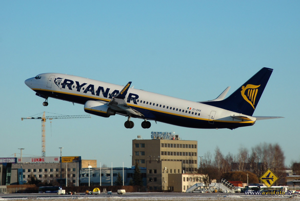 Boeing 737-8AS