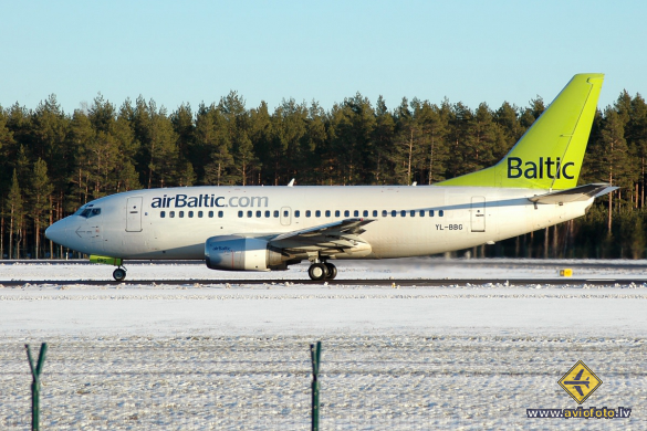 Boeing 737-548