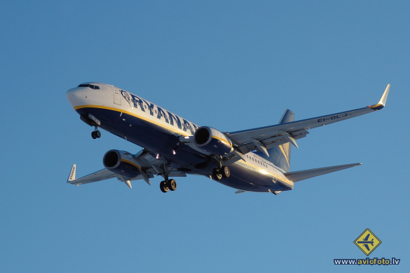 Boeing 737-8AS