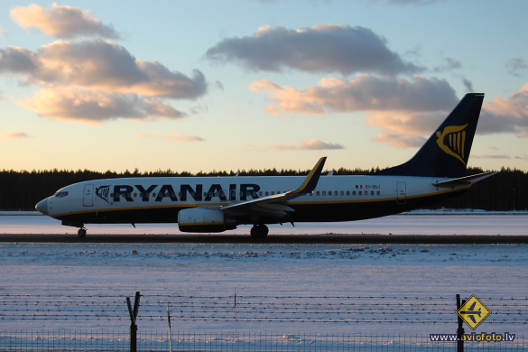 Boeing 737-8AS