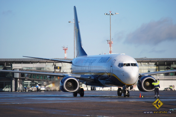 Boeing 737-8AS