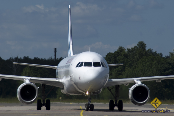 Airbus A320-211