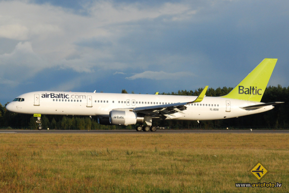 Boeing 757-256