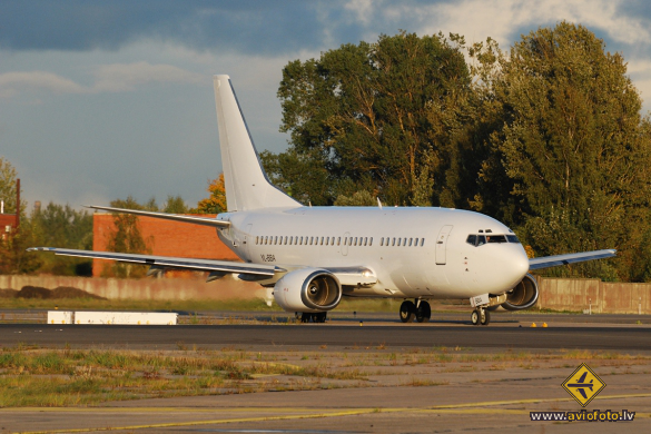 Boeing 737-505
