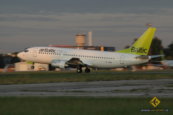 Boeing 737-31S