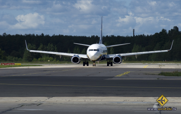 Boeing 737-8AS