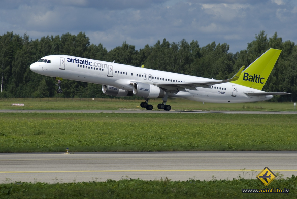 Boeing 757-256