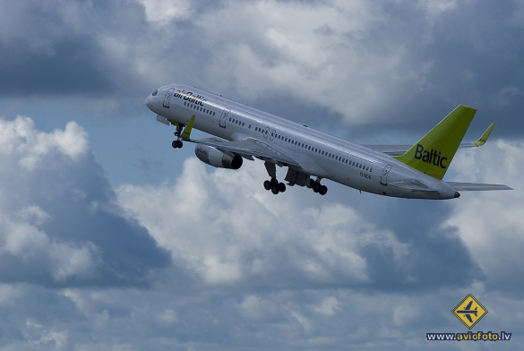 Boeing 757-256