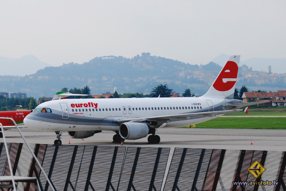 Airbus A320-214