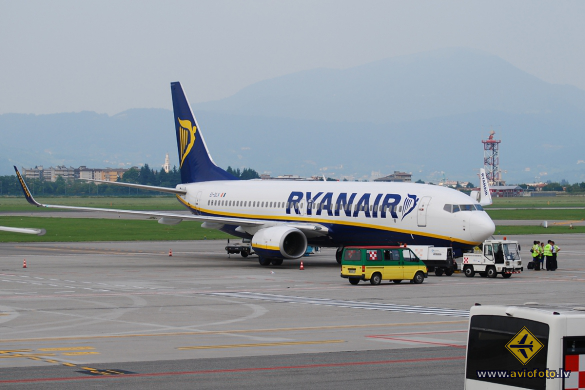 Boeing 737-8AS