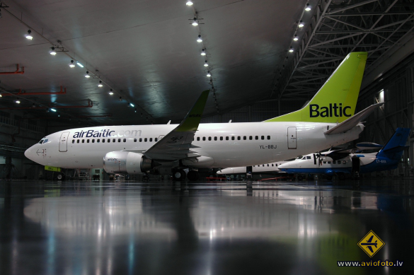 Boeing 737-36Q