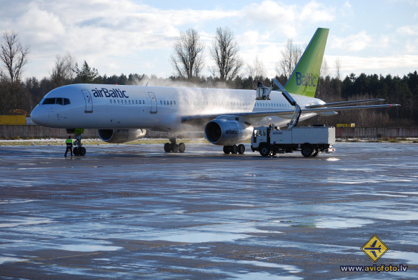 Boeing 757-256