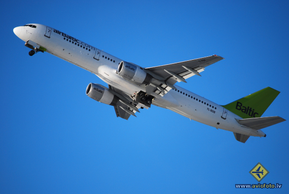 Boeing 757-256