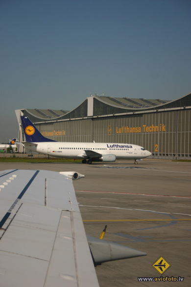 Boeing 737-330