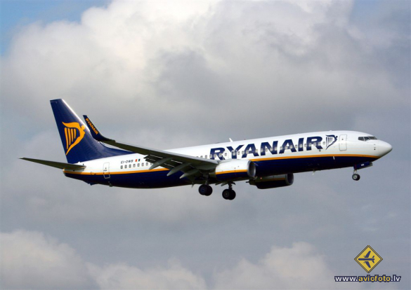 Boeing 737-8AS