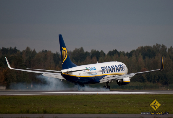 Boeing 737-8AS