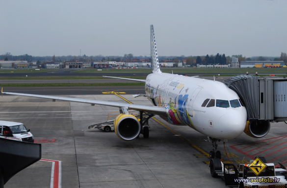 Airbus A320-214