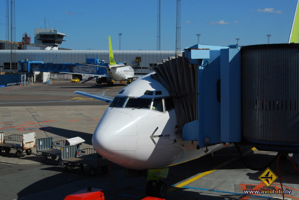 Boeing 737-548