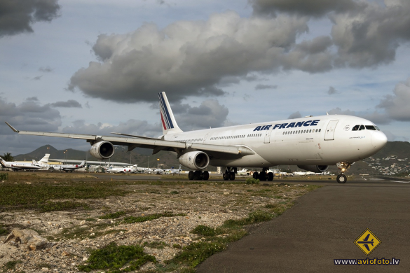 Airbus A340-313X