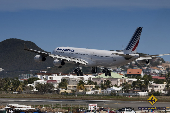 Airbus A340-313X