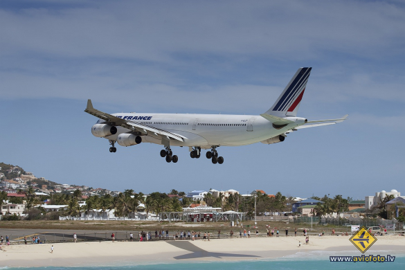 Airbus A340-313X