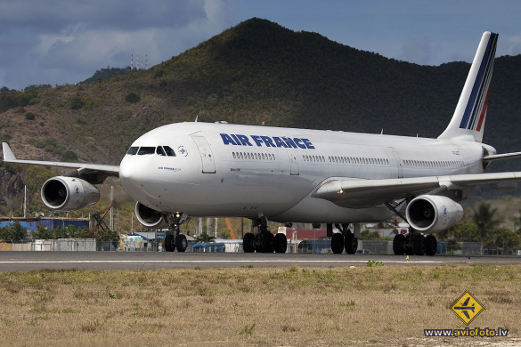 Airbus A340-313X