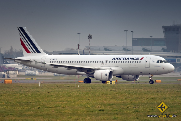 Airbus A320-214