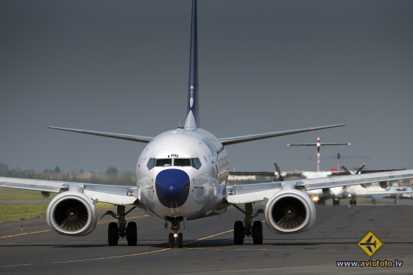 Boeing 737-6Q8